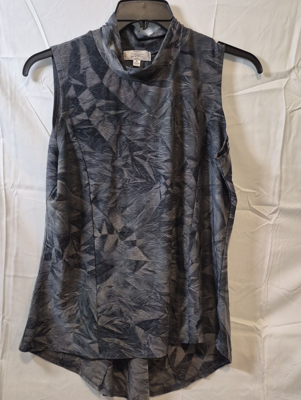 Sleeveless Shannon Ford Neck Women’s Top - Gray Pattern